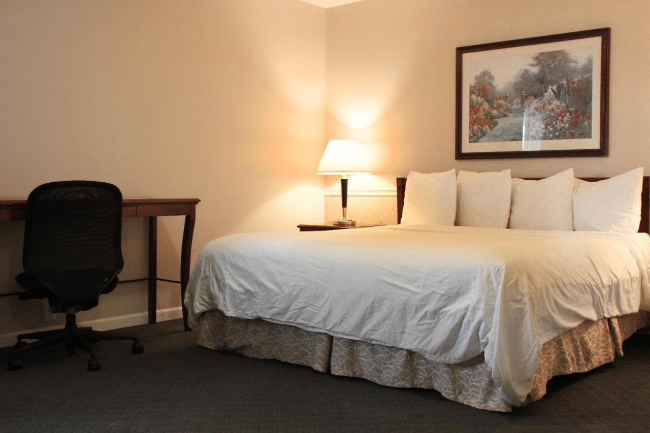 Alpine Inn & Suites Rockford Ngoại thất bức ảnh