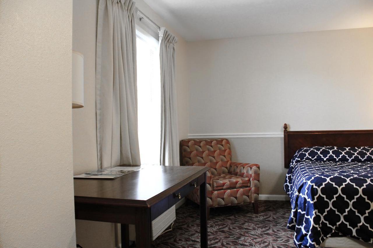 Alpine Inn & Suites Rockford Ngoại thất bức ảnh
