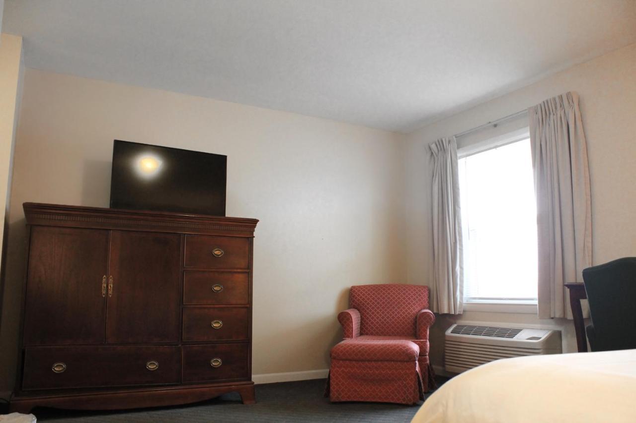 Alpine Inn & Suites Rockford Ngoại thất bức ảnh