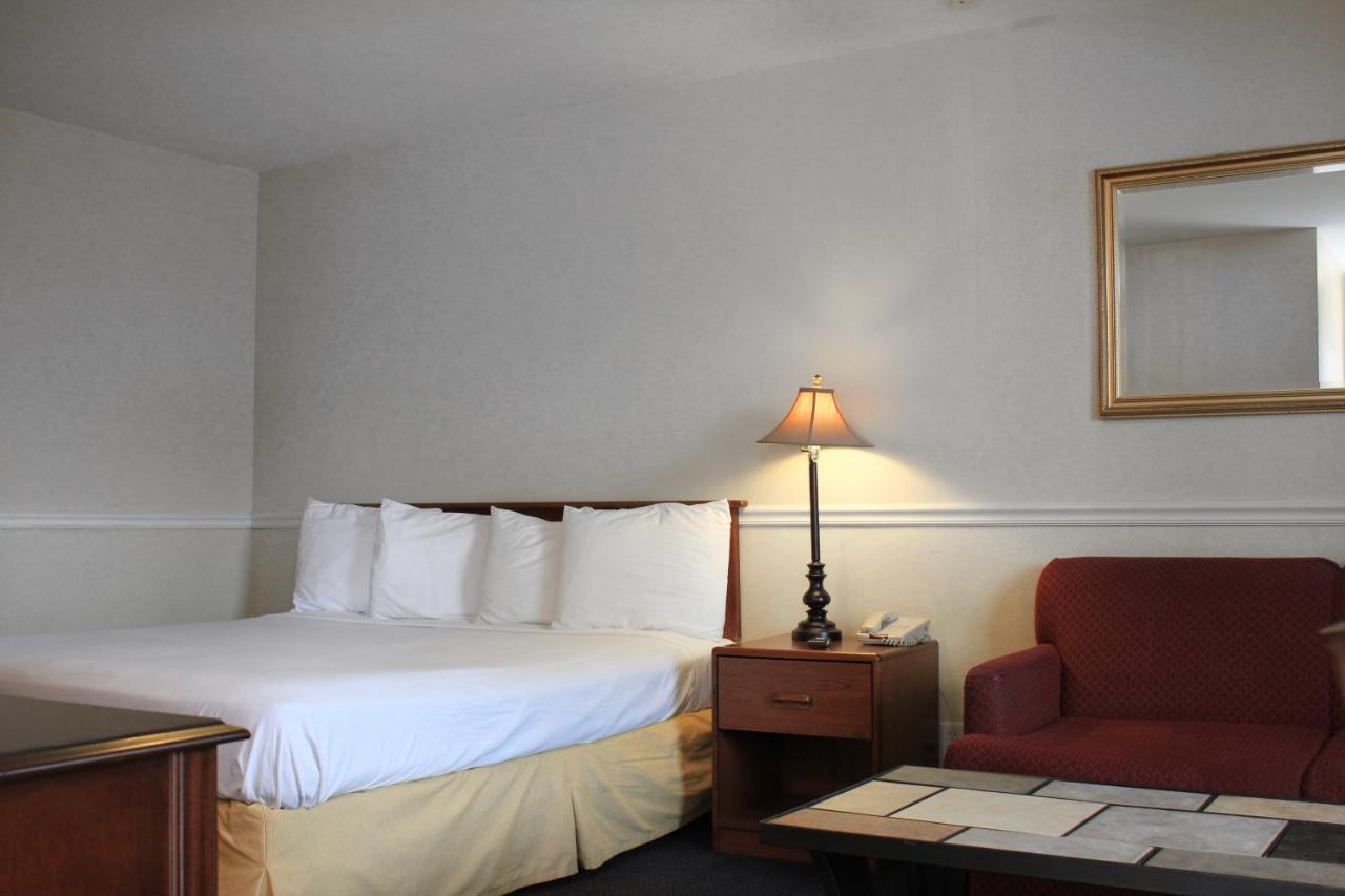 Alpine Inn & Suites Rockford Ngoại thất bức ảnh